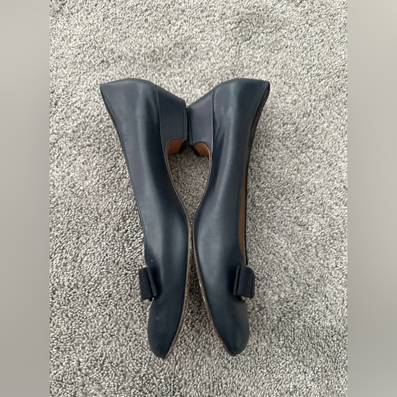 Salvatore Ferragamo Boutique Leather Pumps Navy Low Heel 9.5 B - Picture 3 of 7